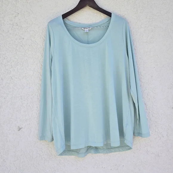 Athleta Stratus II Top in a light blue or aqua - Picture 2 of 7